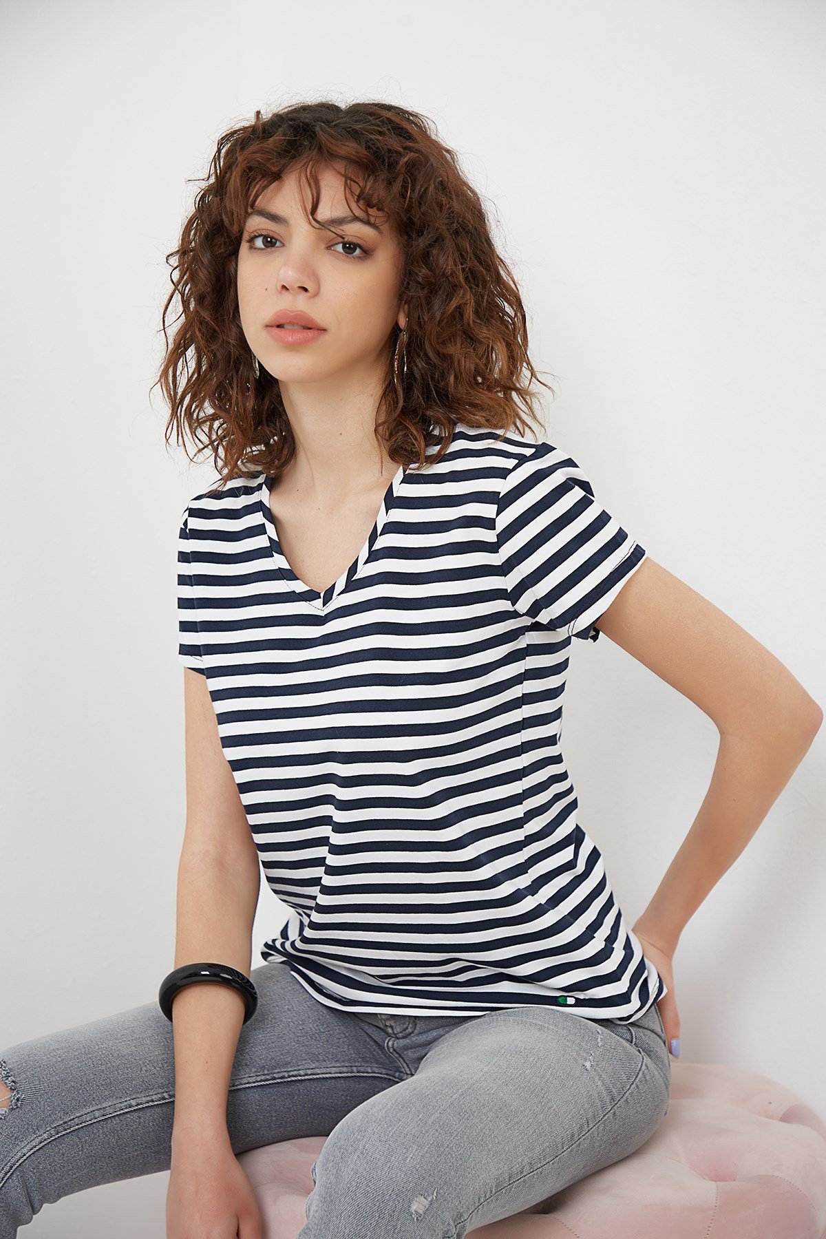 Çizgili Lacivert - Beyaz V Yaka Basic T-shirt YND-2003