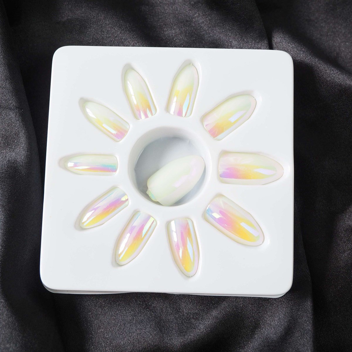 12'li Metalik Takma Tırnak Seti Beyaz Hologram