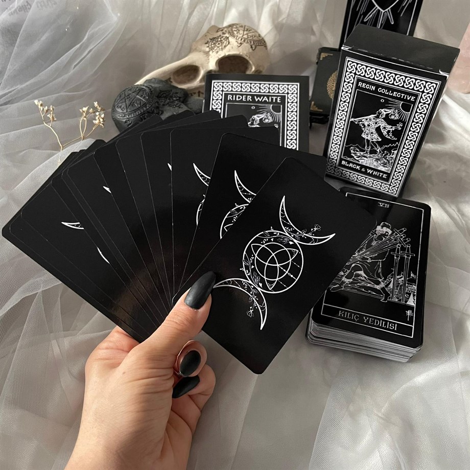 78 Kartlı Regin Black & White Tarot Destesi 