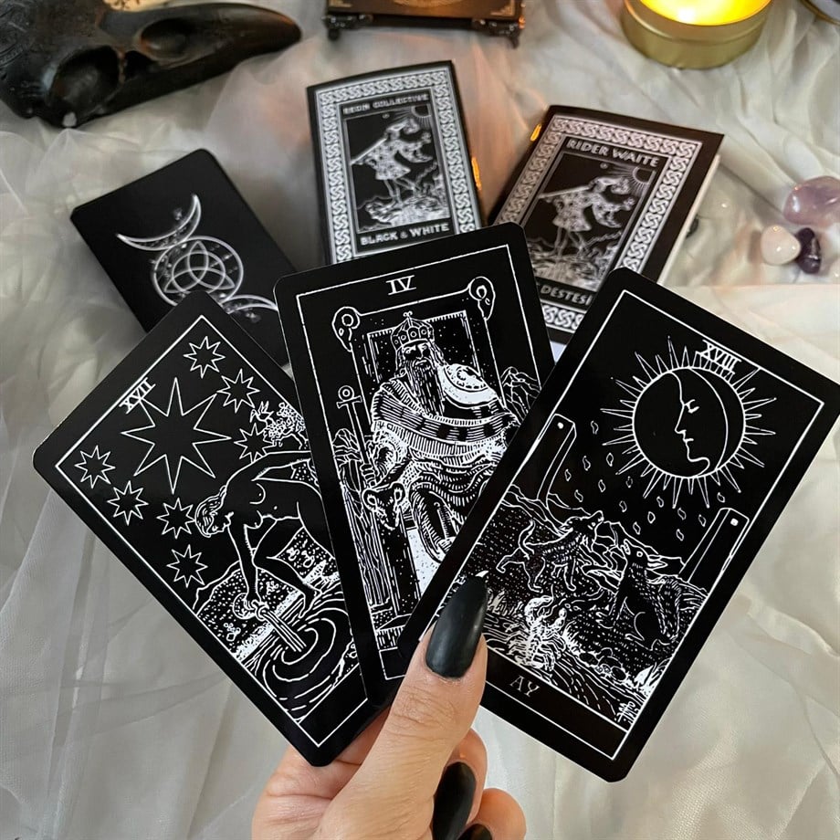 78 Kartlı Regin Black & White Tarot Destesi 