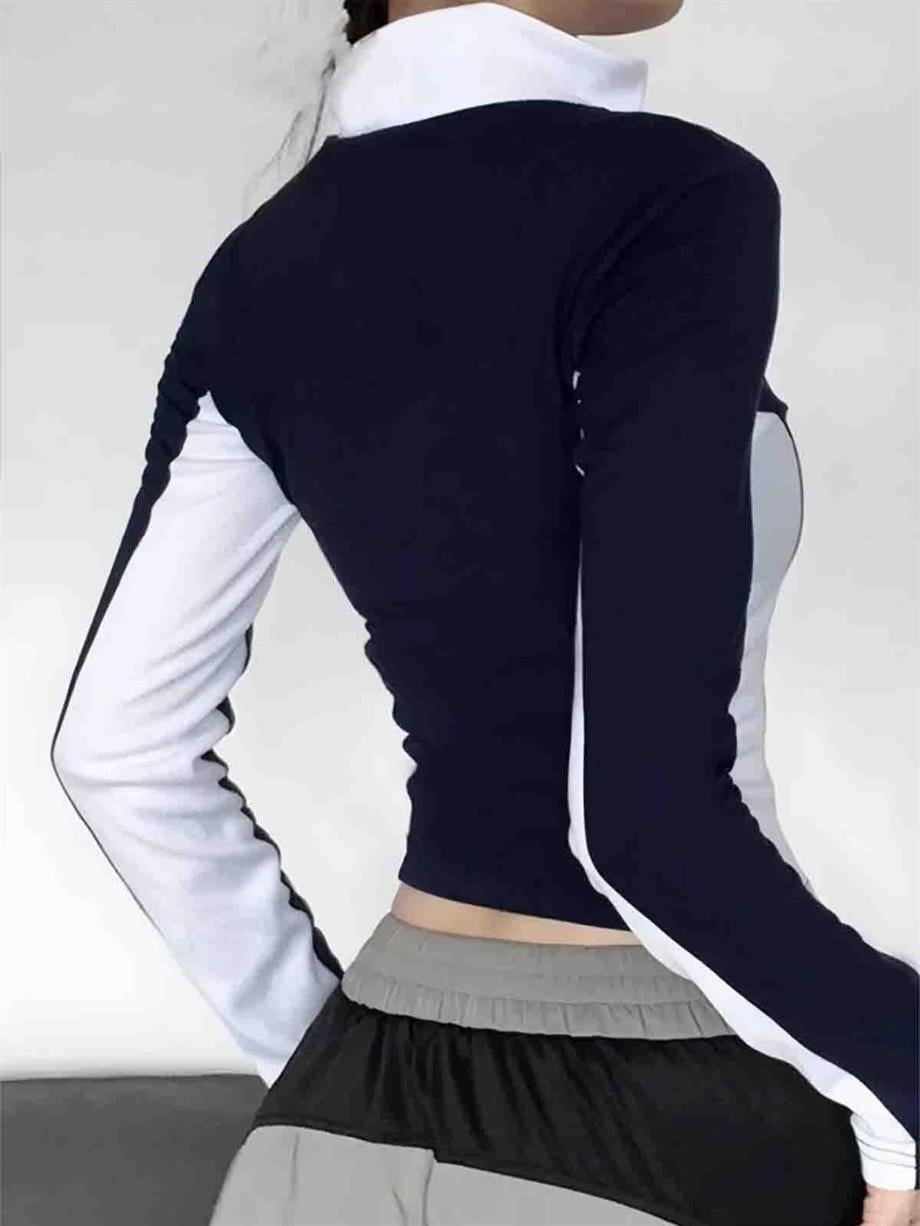 Beyaz Şerit Detaylı Fermuarlı Crop Hırka
