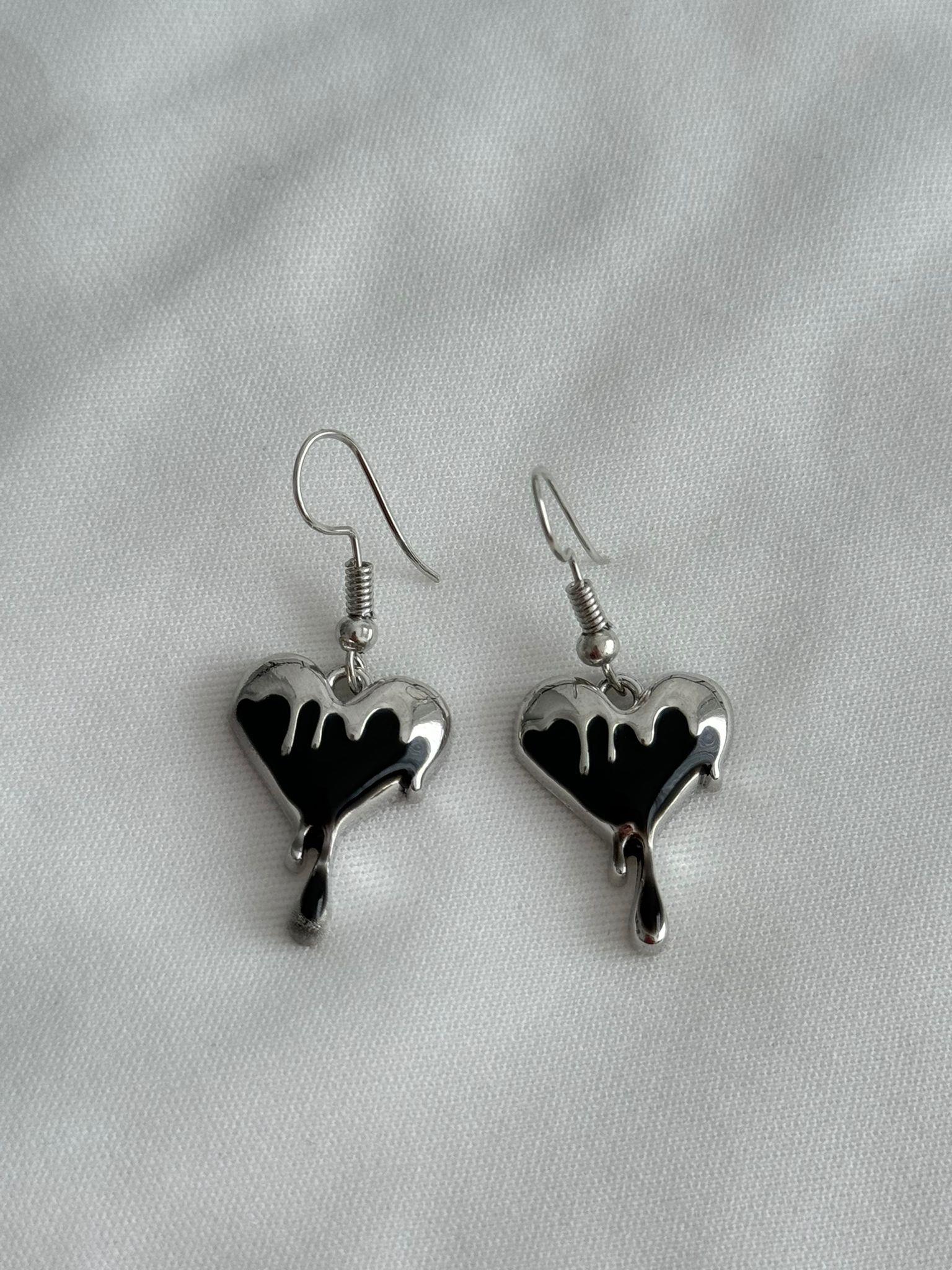 Black Crystal Heart Melting İthal Küpe