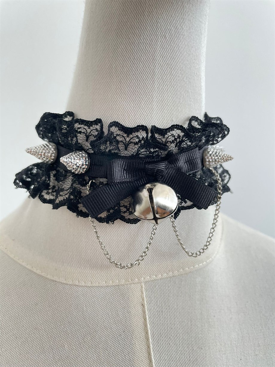 Çanlı Siyah Dikenli Choker Kolye