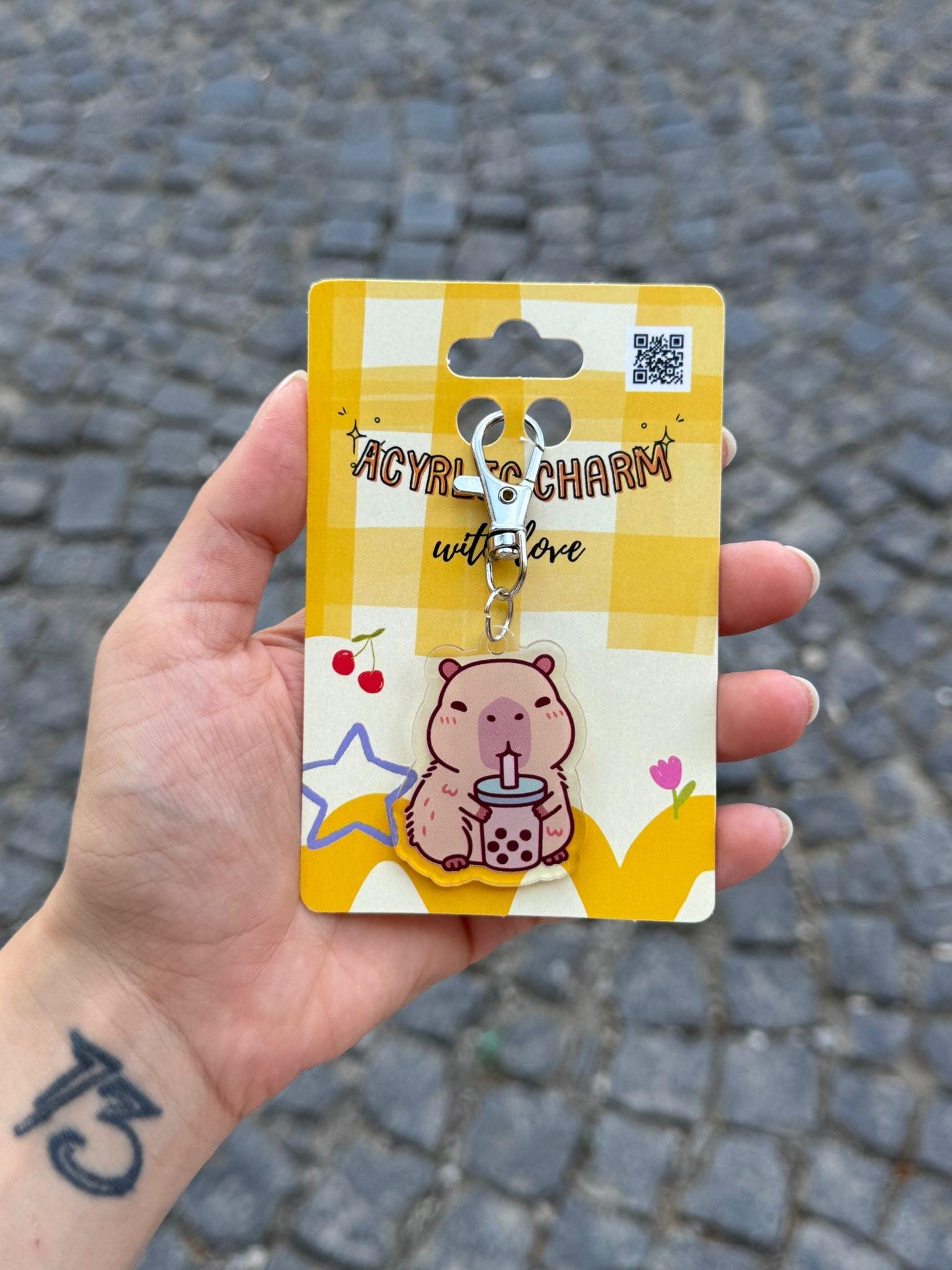 Capybara Drinking Akrilik Charm