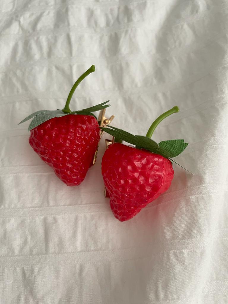 Çilek Realistik Pens Toka