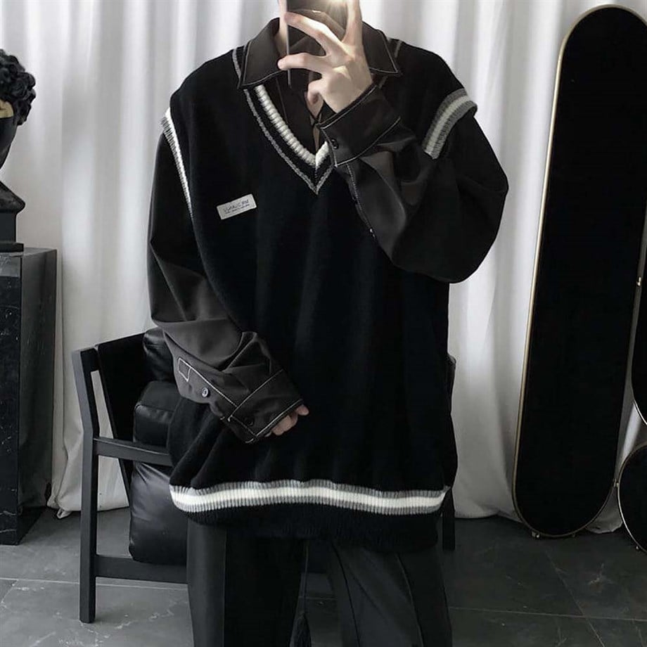 Çizgi Detaylı V Yaka Siyah Oversize Süveter