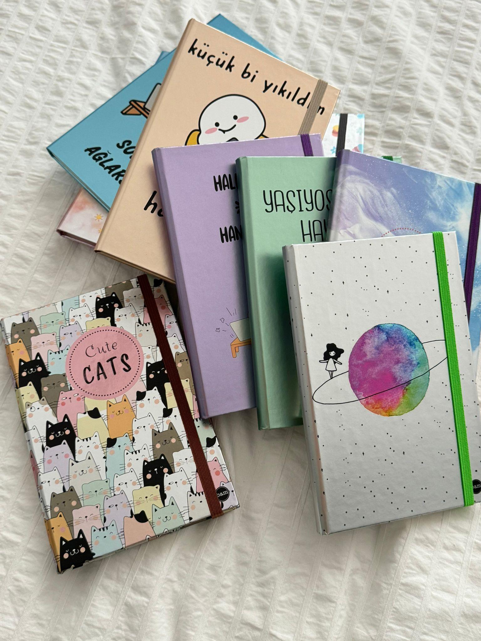 Cute Cats Metalik Kapak Lastikli Defter