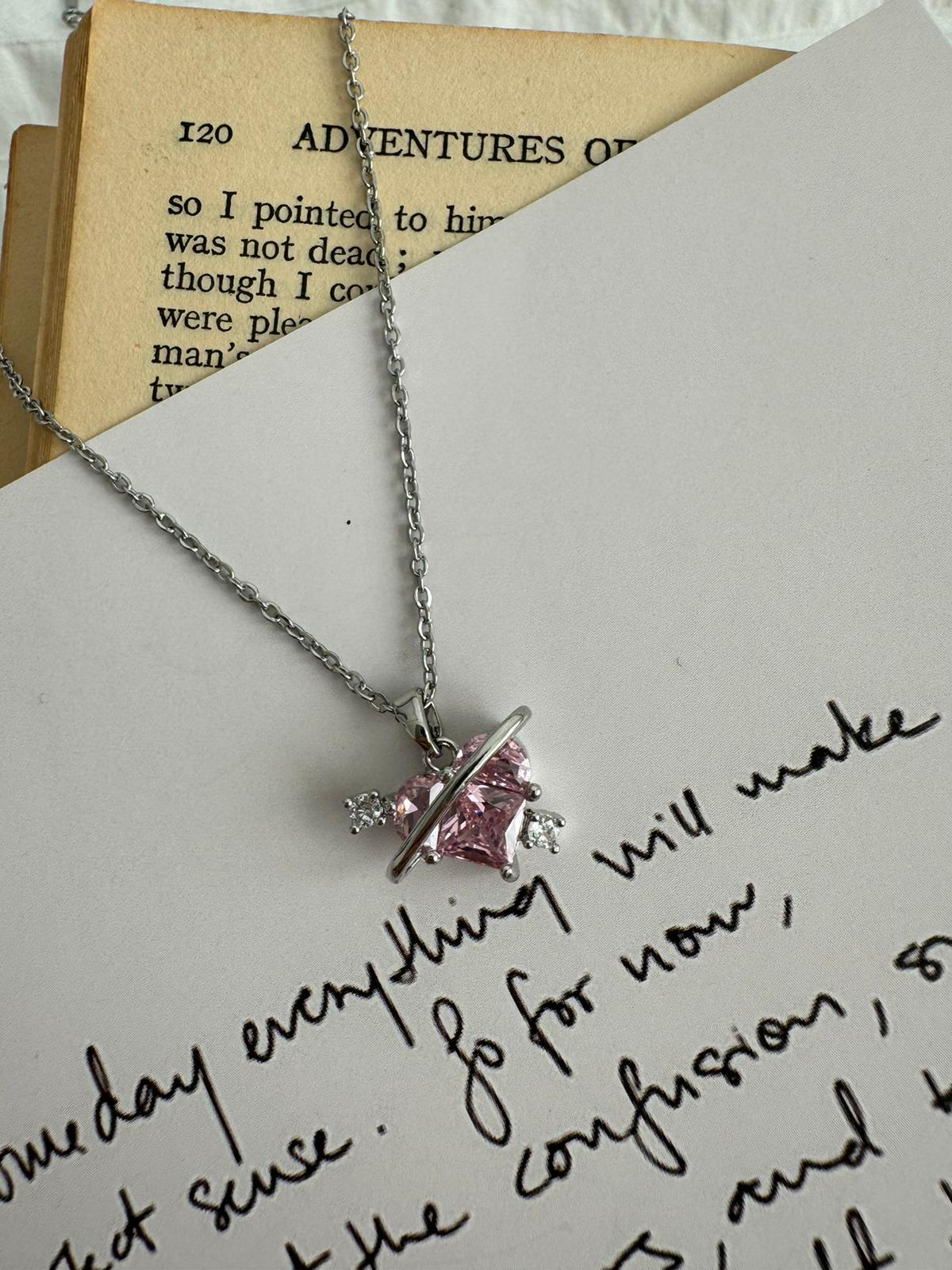 Gezegen Kalp Zincir Çelik Kolye