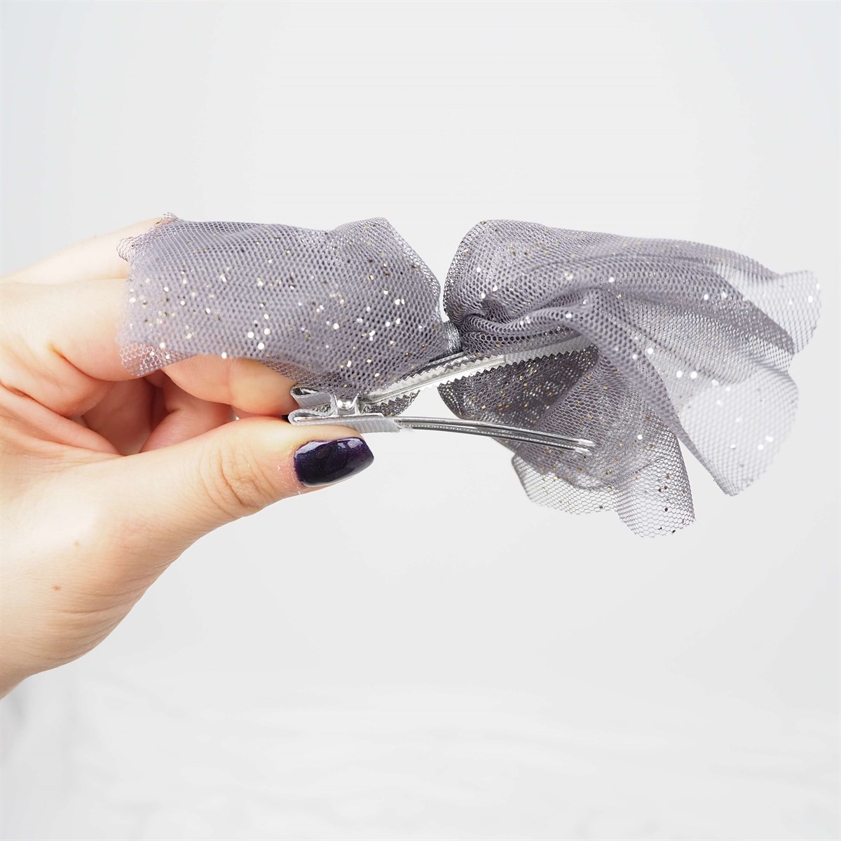 Gri Renk Fiyonk Figürlü Simli Pens Toka