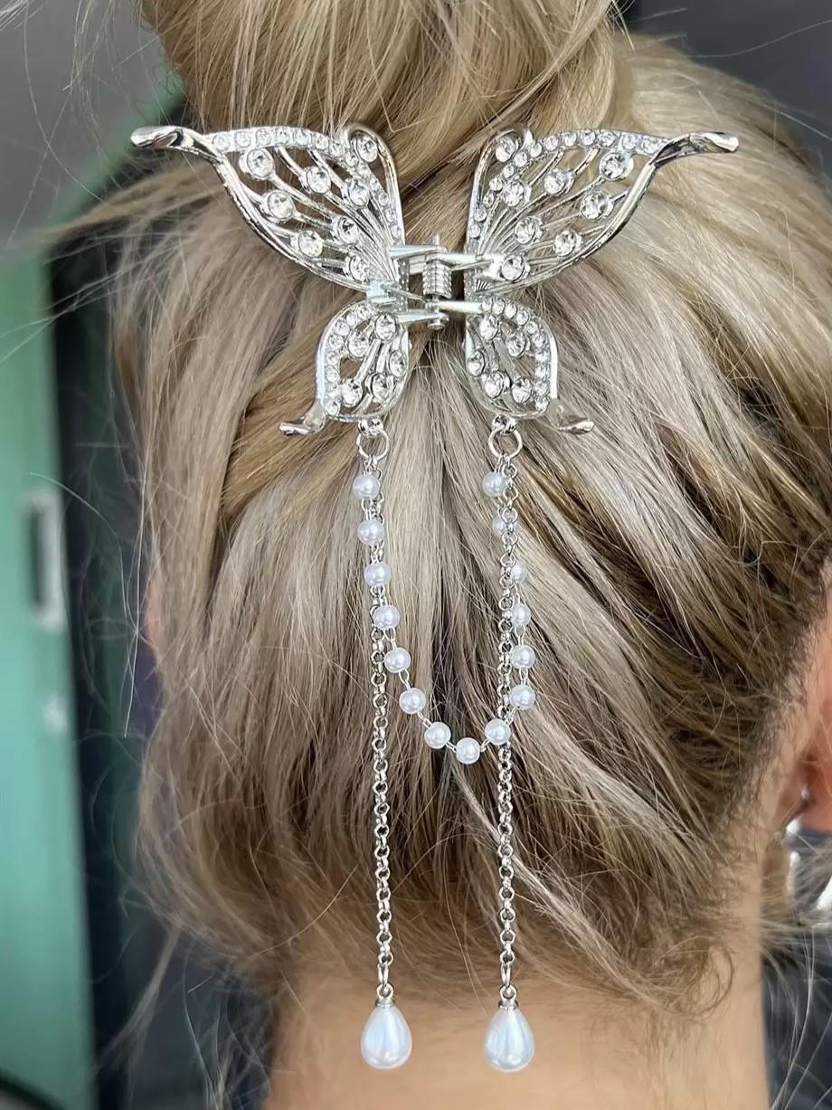 Gümüş Renk Kelebek Figürlü Taş Ve İnci Detaylı Sallantılı Mandal Toka