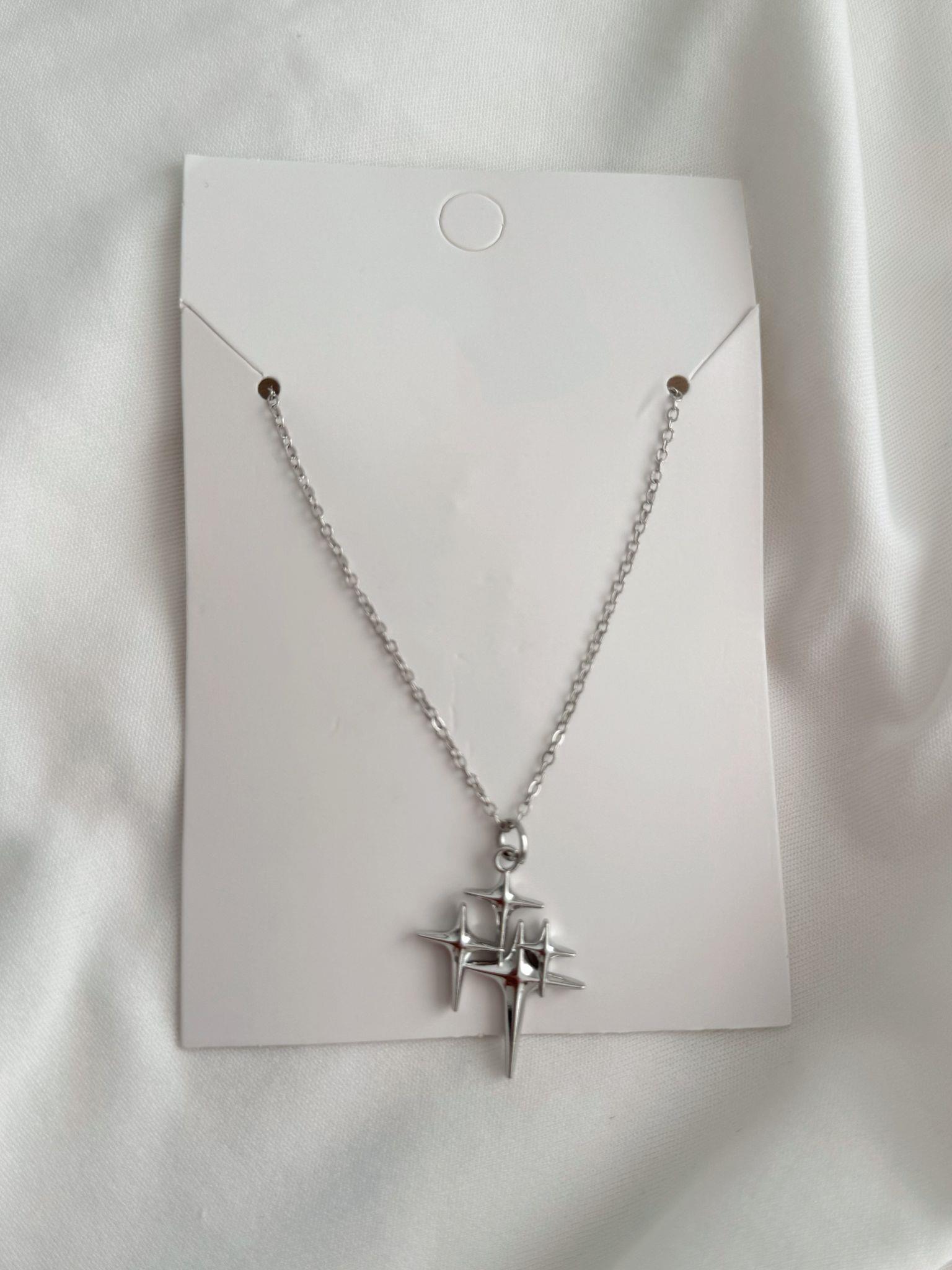 Gümüş Renk Zincirli 4'lü Yıldız Kolye