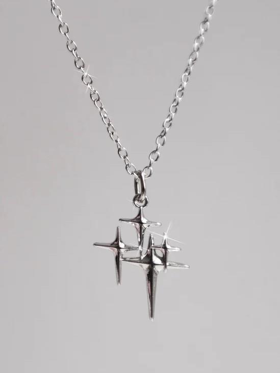 Gümüş Renk Zincirli 4'lü Yıldız Kolye