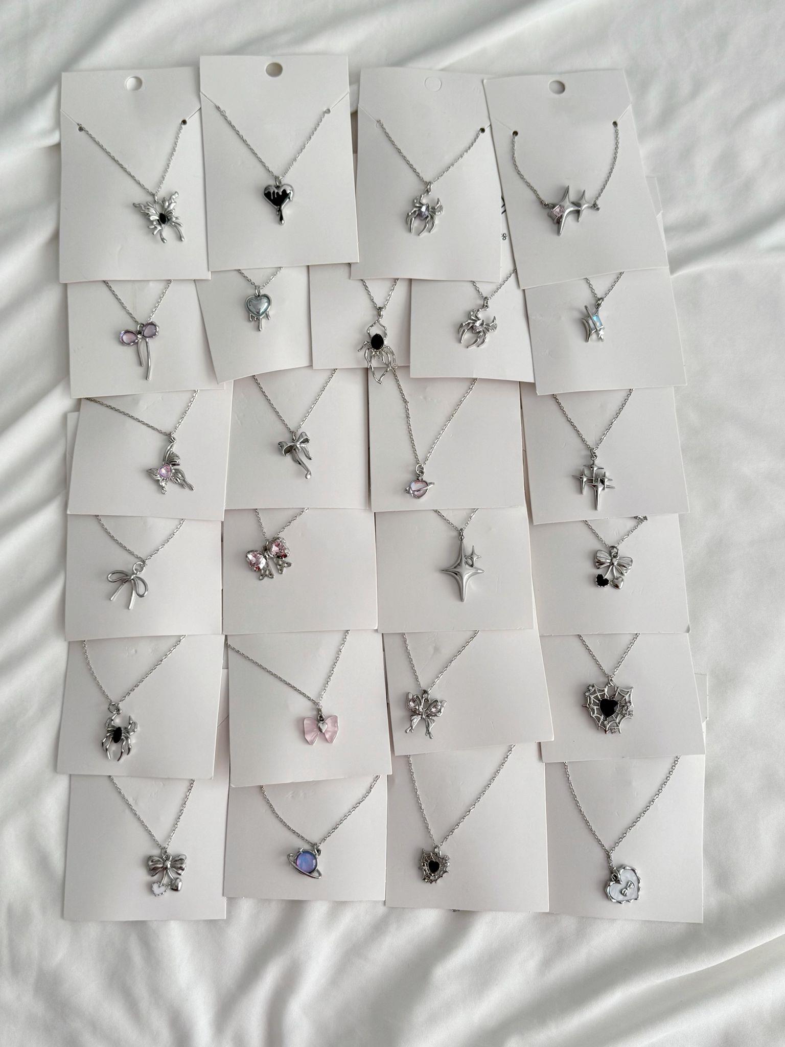 Gümüş Renk Zincirli Black Crystal Heart Melting İthal Kolye