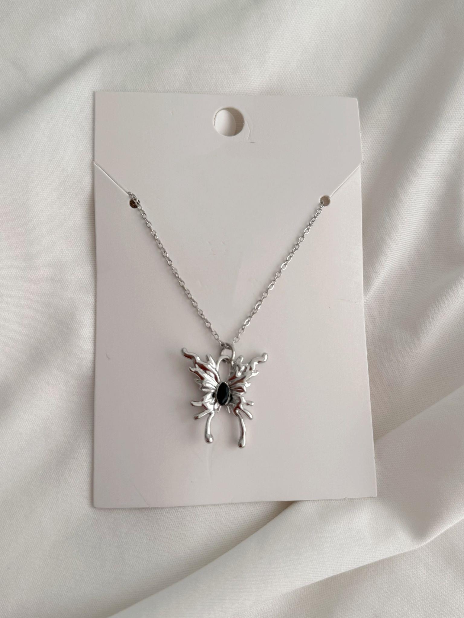 Gümüş Renk Zincirli Black Stone Butterfly İthal Kolye