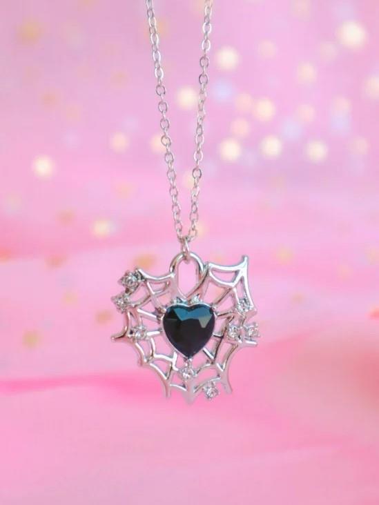 Gümüş Renk Zincirli Black Stone Heart Spider İthal Kolye (1)