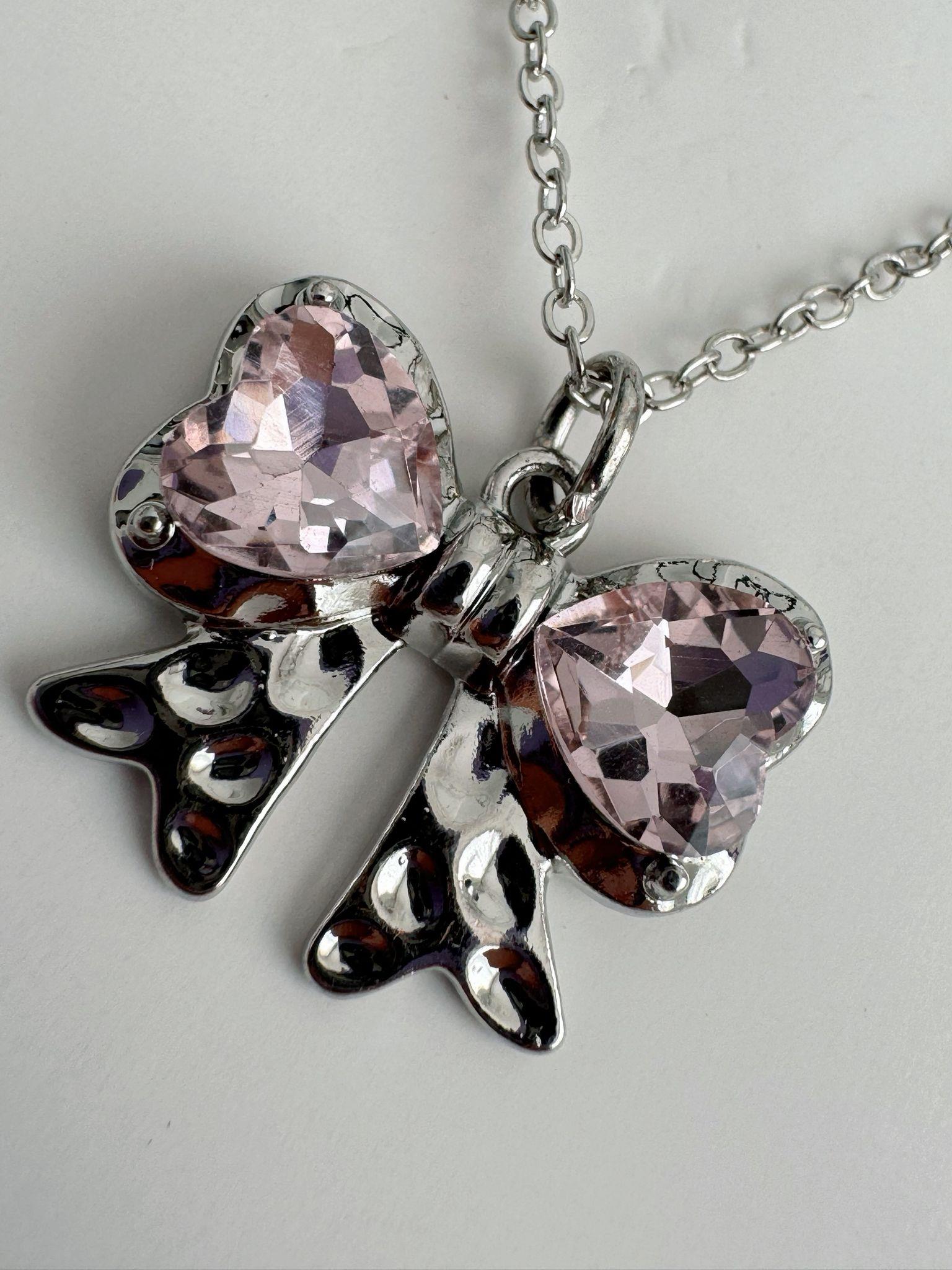 Gümüş Renk Zincirli Kalp Fiyonk İthal Kolye