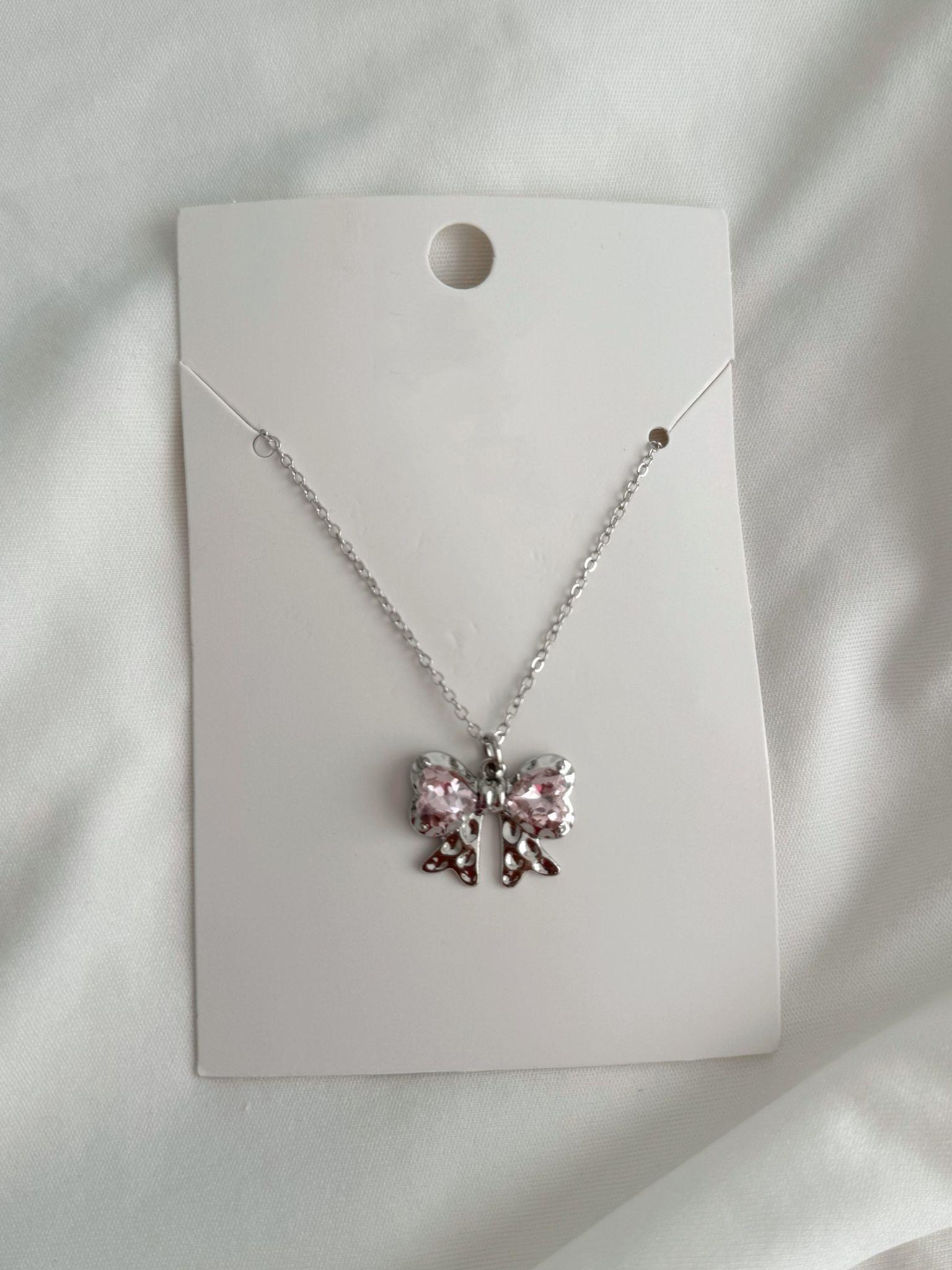 Gümüş Renk Zincirli Kalp Fiyonk İthal Kolye