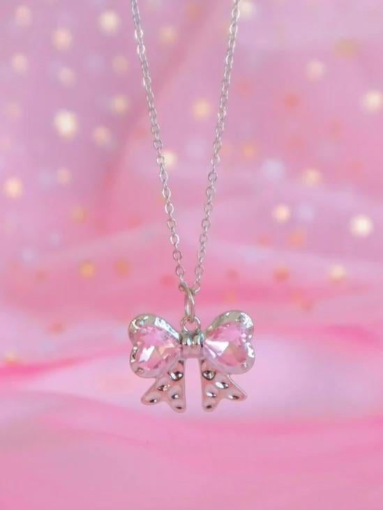 Gümüş Renk Zincirli Kalp Fiyonk İthal Kolye