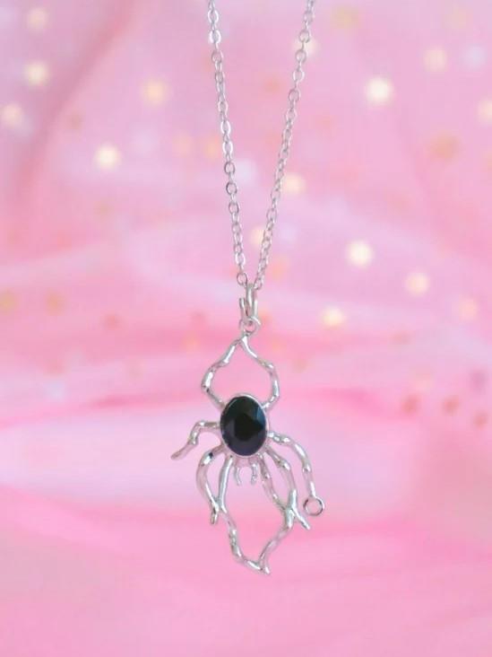 Gümüş Renk Zincirli Kanlı Örümcek İthal Kolye