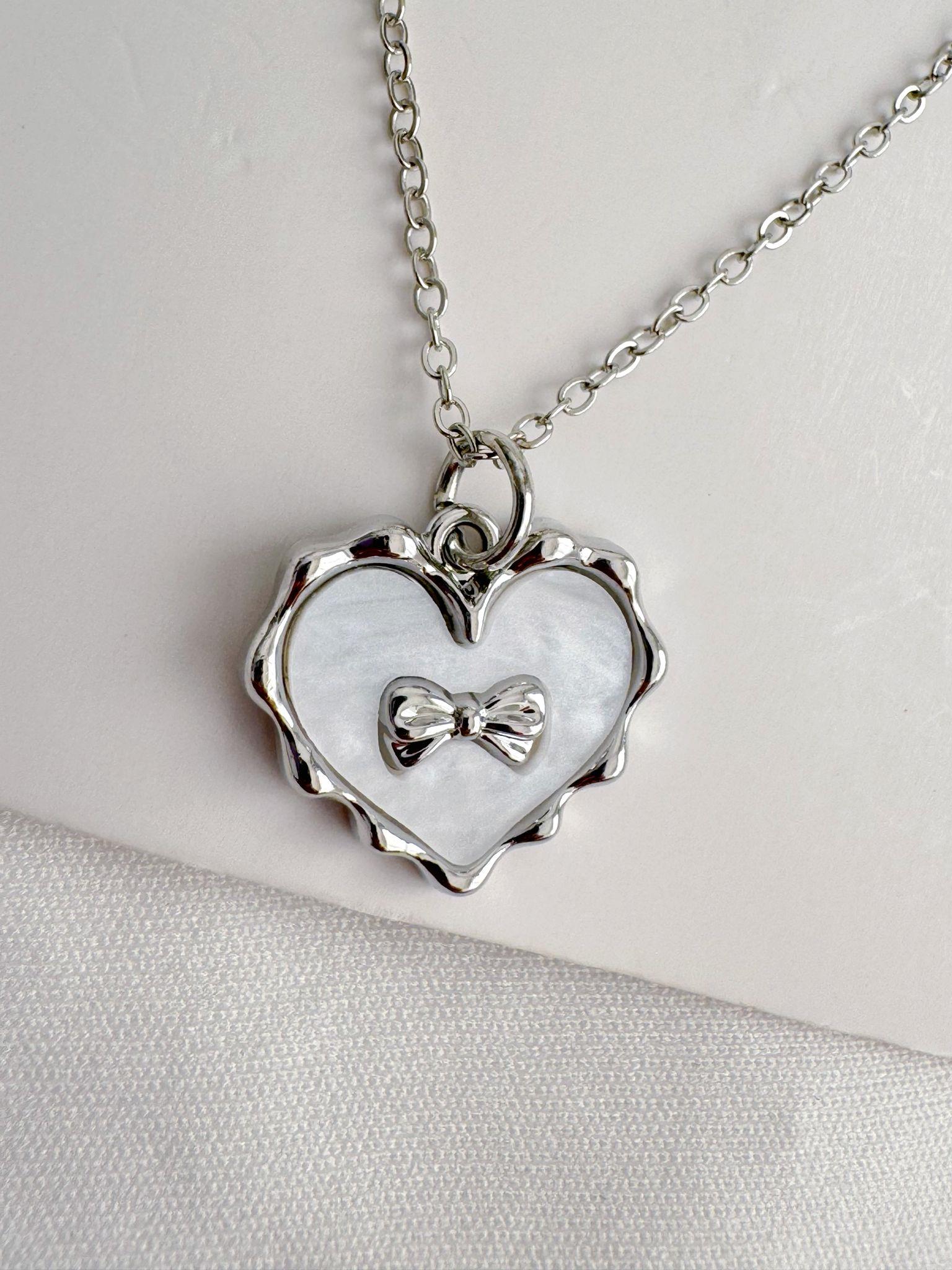 Gümüş Renk Zincirli Mavi Kalp Fiyonk İthal Kolye