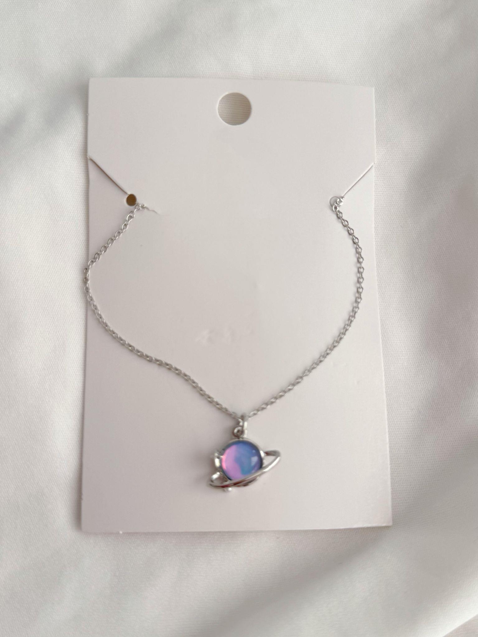 Gümüş Renk Zincirli Pembe Saturn İthal Kolye