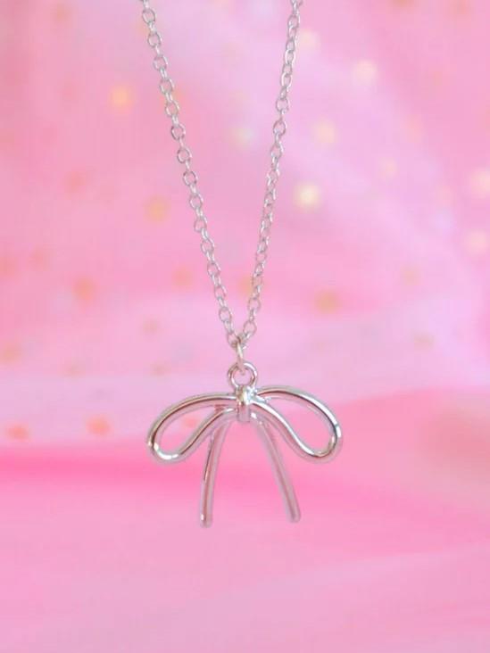 Gümüş Renk Zincirli Yamuk Fiyonk İthal Kolye