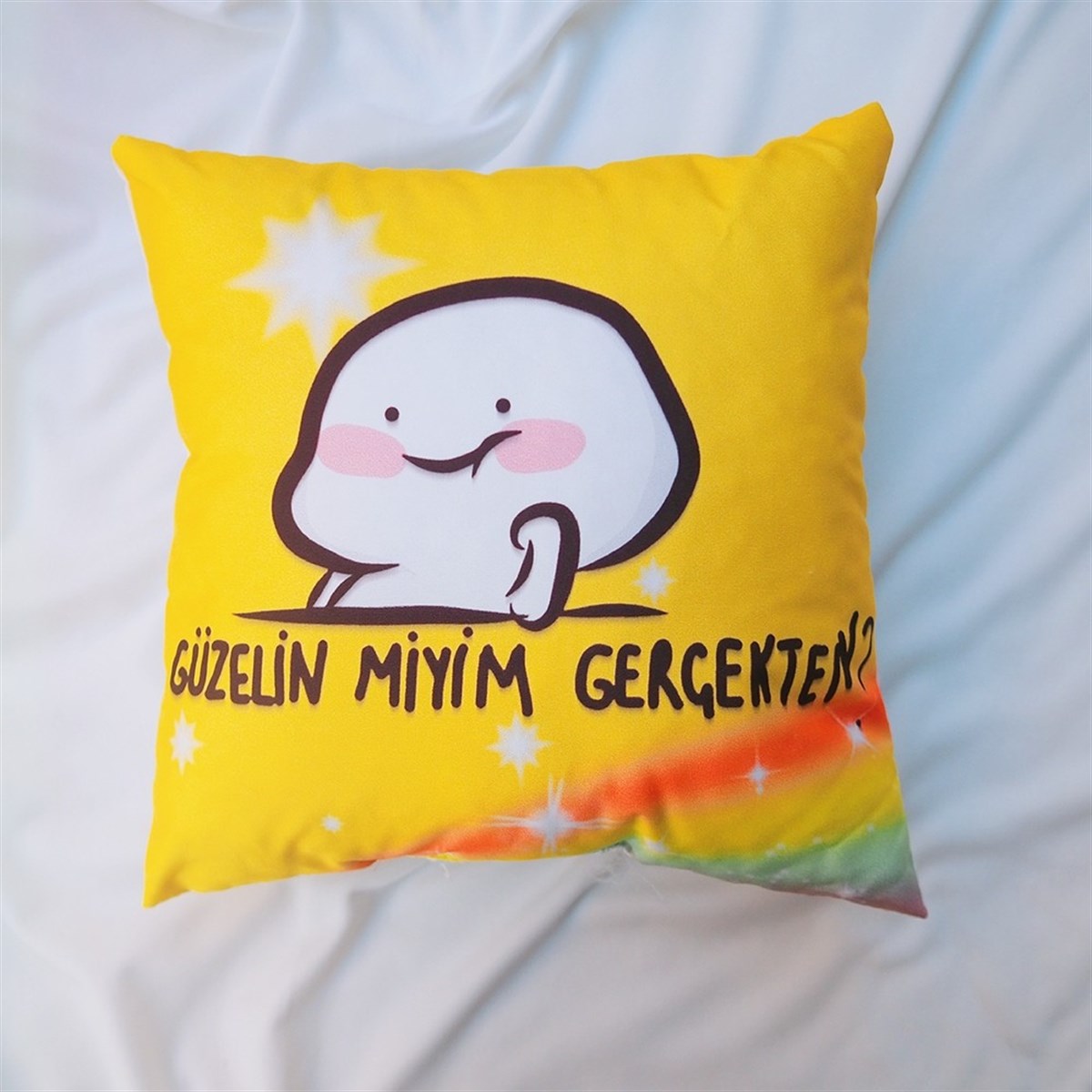Güzelin Miyim Gerçekten Yastık