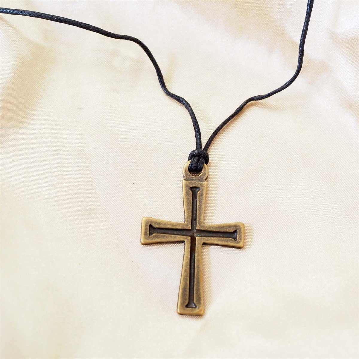 Haç İp Kolye