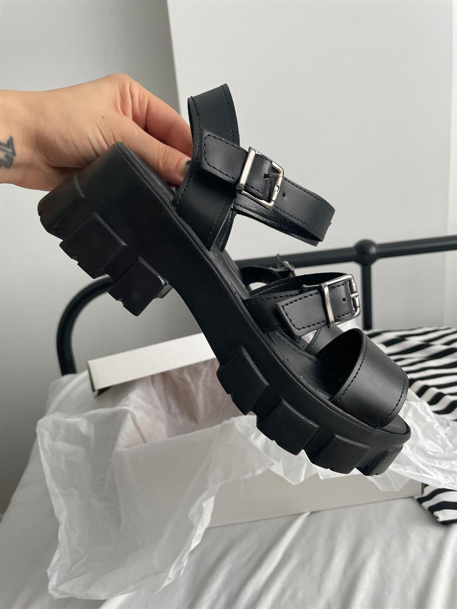 Kalın Tabanlı 2 Bantlı Sandalet