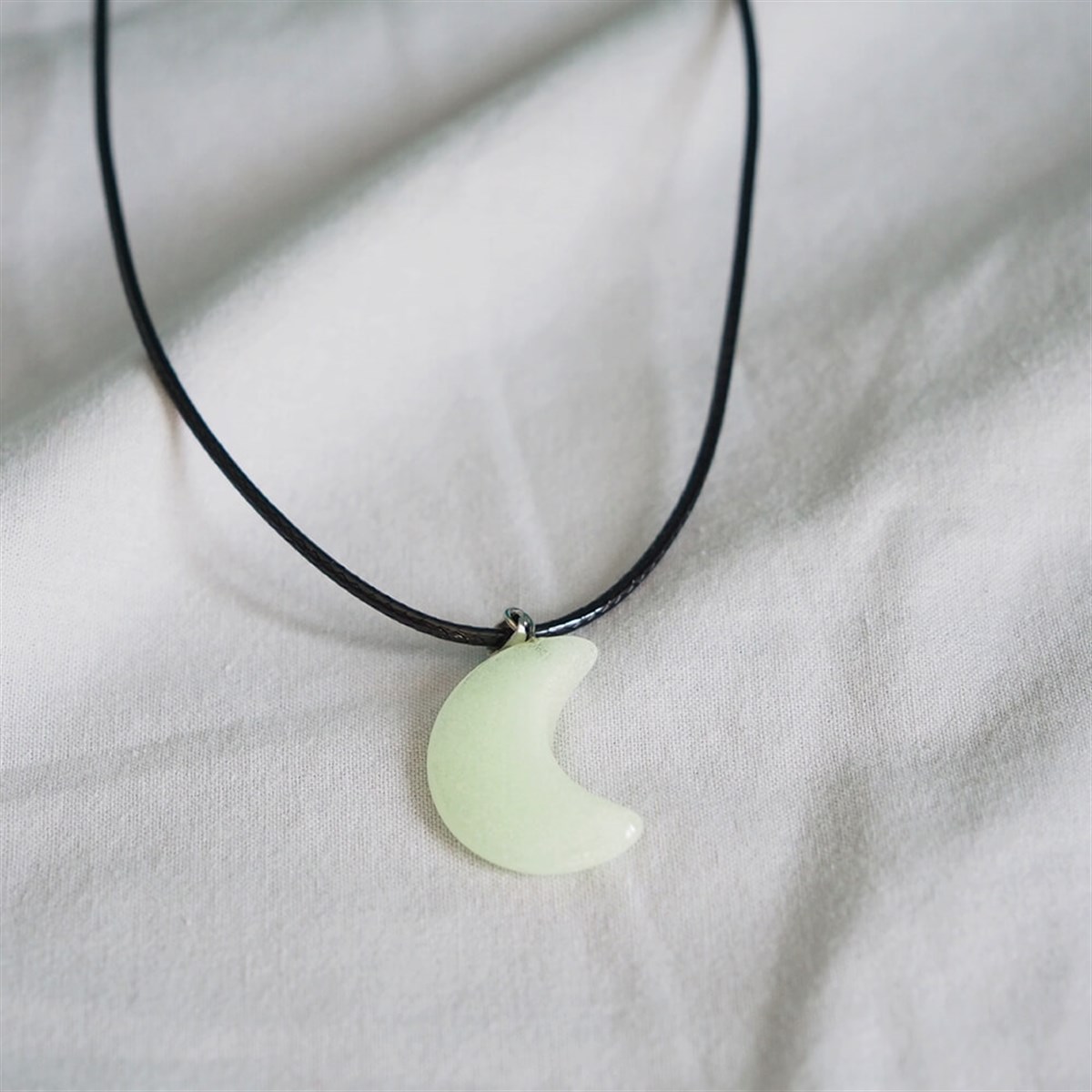 Karanlıkta Parlayan Hilal Kolye