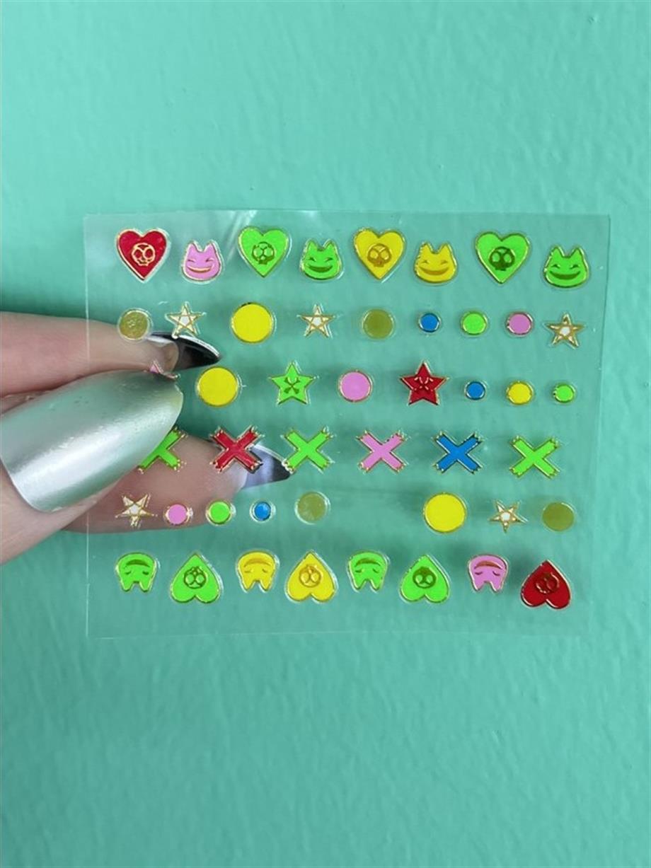 Karışık Figürlü Tırnak Sticker