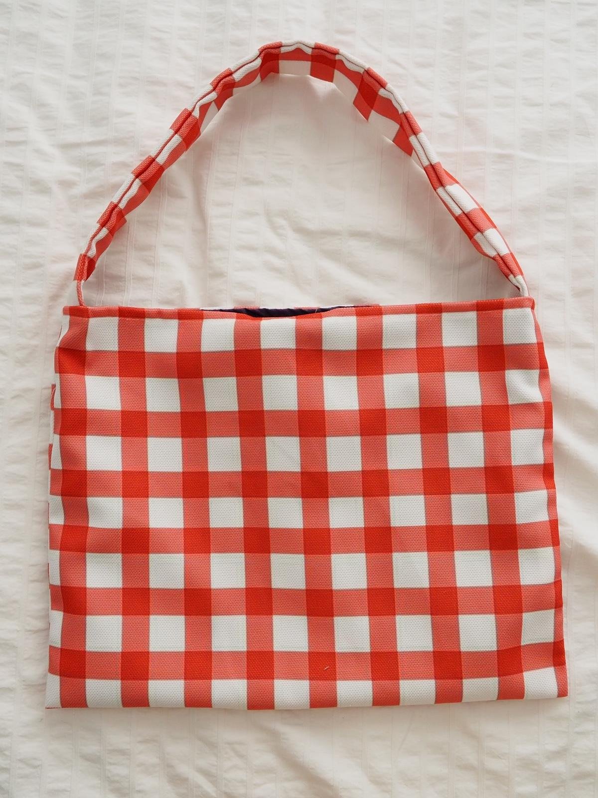 Kırmızı Damalı Fiyonk Tasarımlı Çanta