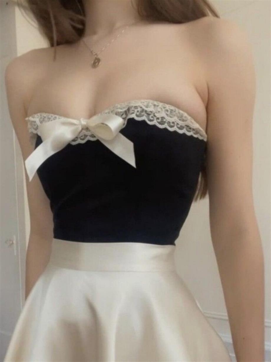 Kurdele Dantel Detaylı Crop