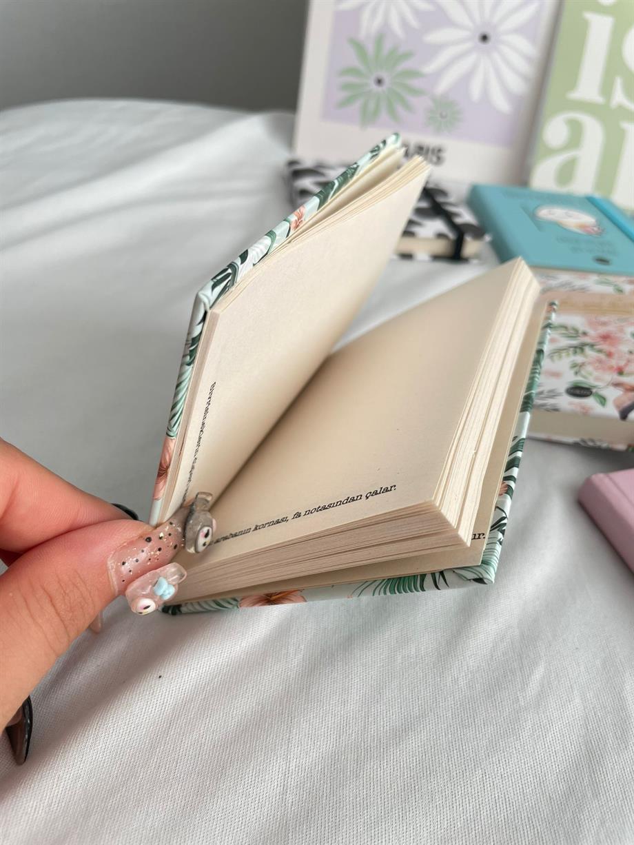 Life Love Sert Kapaklı Lastikli Mini Defter