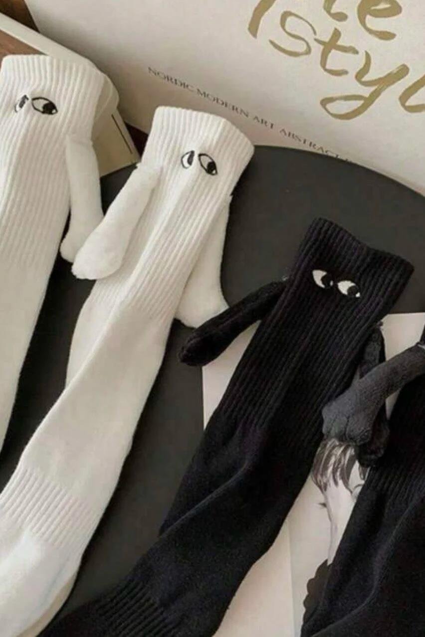 Mıknatıslı Elele Tutuşan 2 Çift Siyah Beyaz Çorap