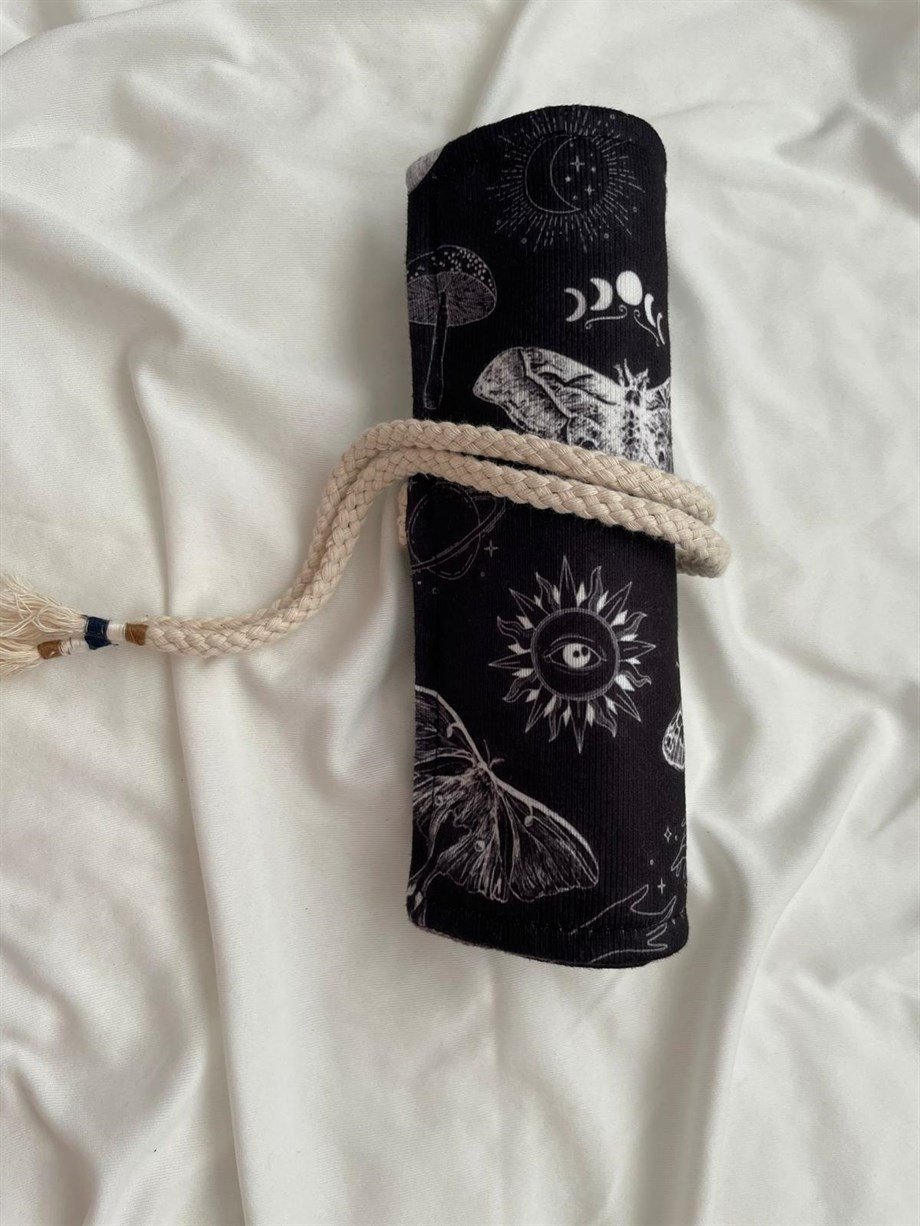 Mystical Moth Baskılı Rulo Kalemlik