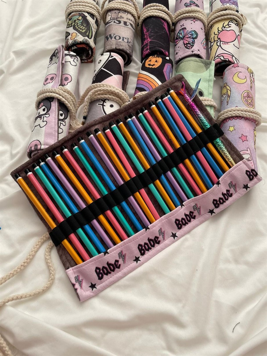 Mystical Moth Baskılı Rulo Kalemlik