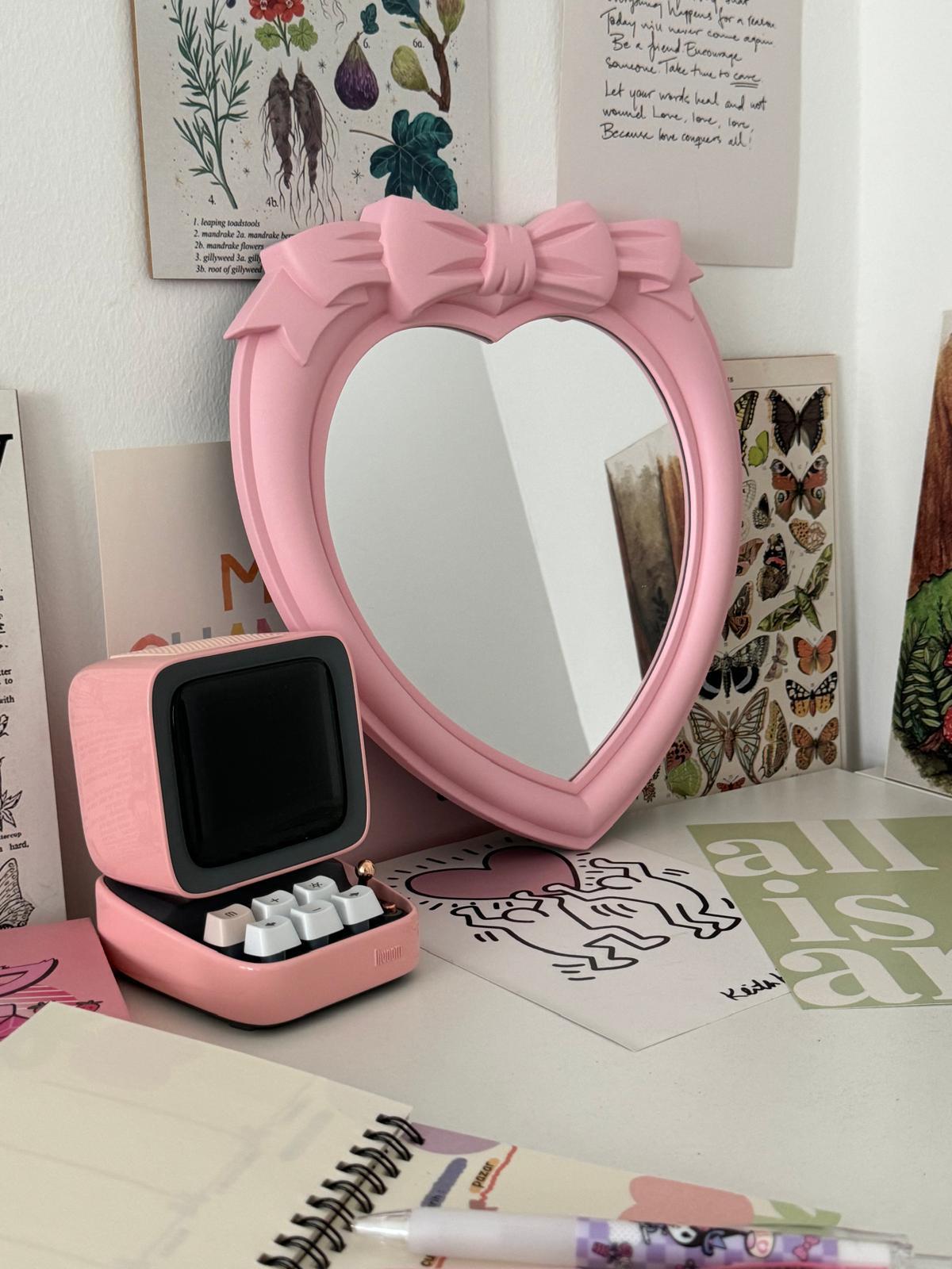 Pembe Kalp Fiyonk Makyaj Aynası