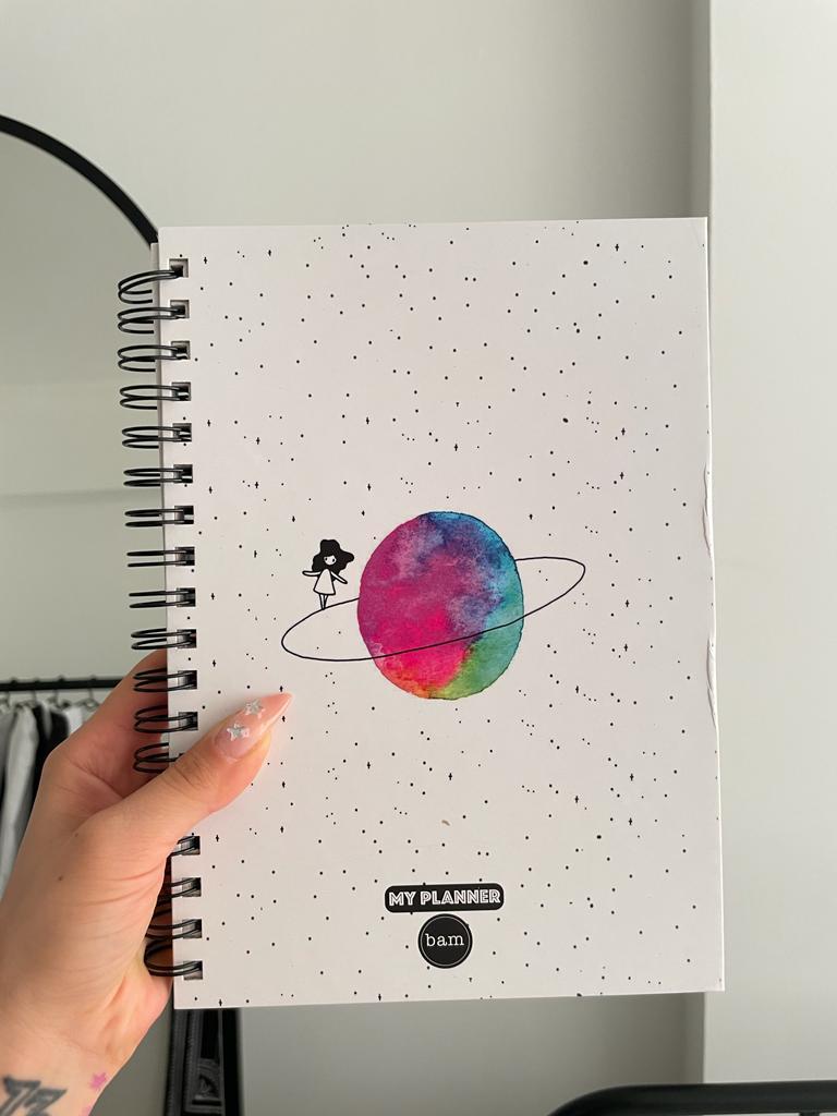 Satürnde Yürüyen Kız Konuşan Ajanda