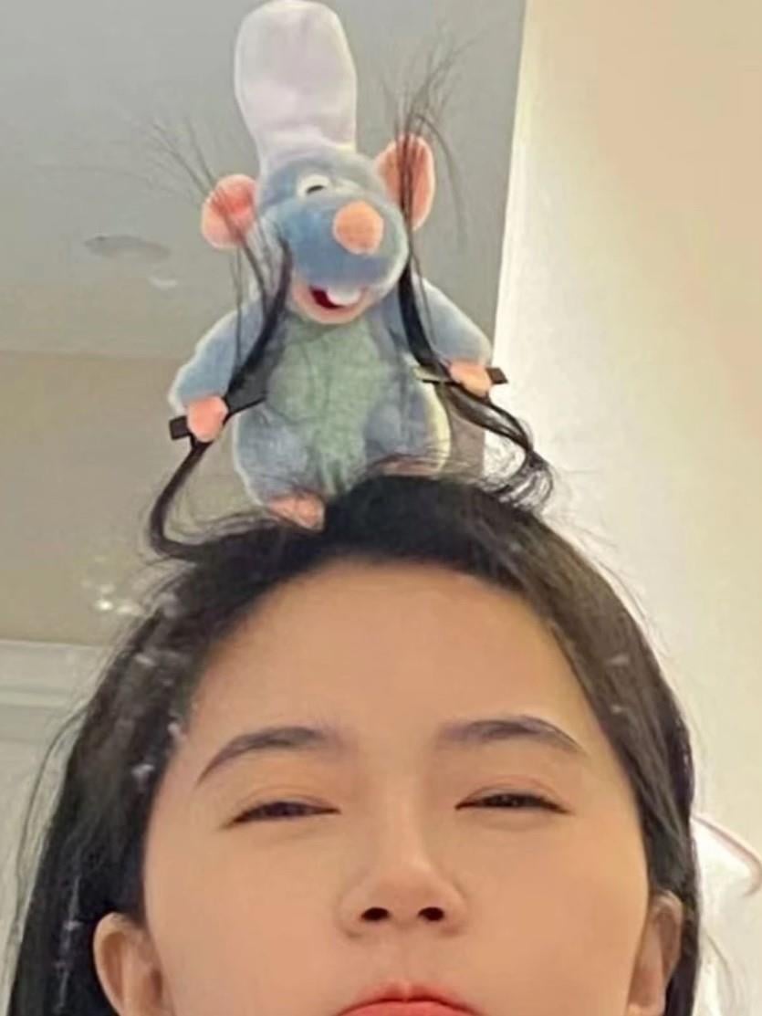 Şef Fare Kahkül Tutan Taç