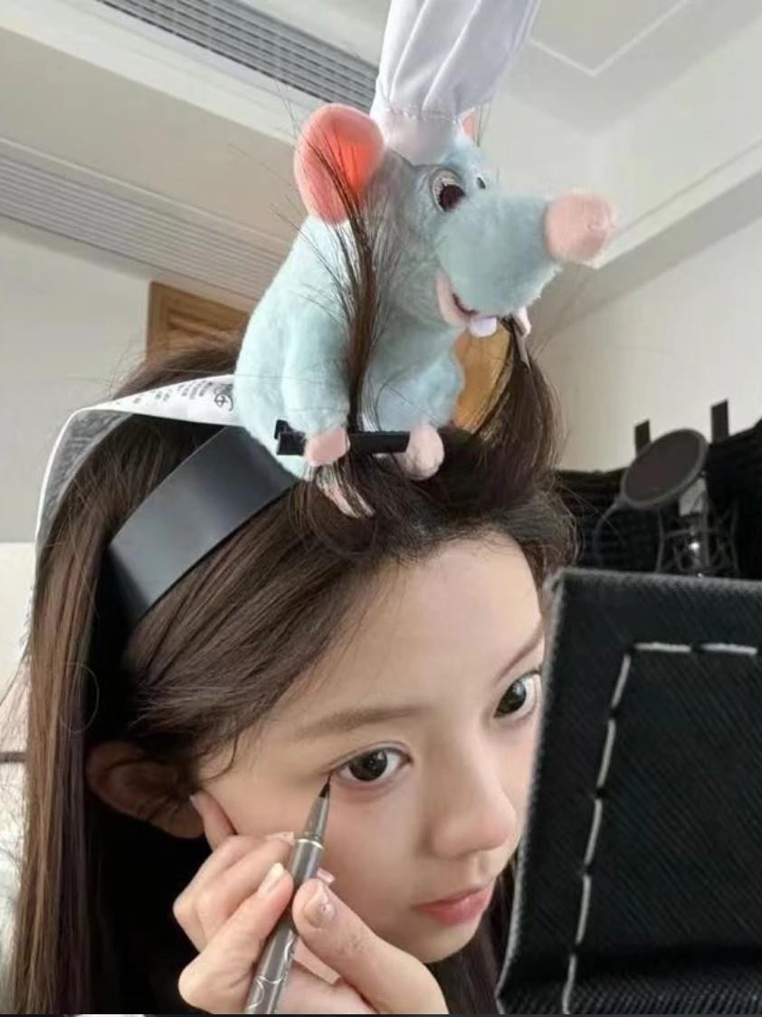 Şef Fare Kahkül Tutan Taç