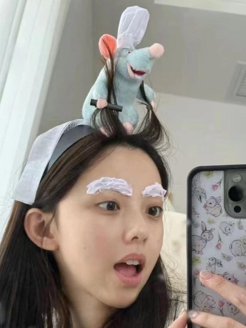 Şef Fare Kahkül Tutan Taç