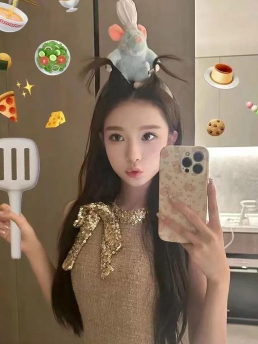 Şef Fare Kahkül Tutan Taç