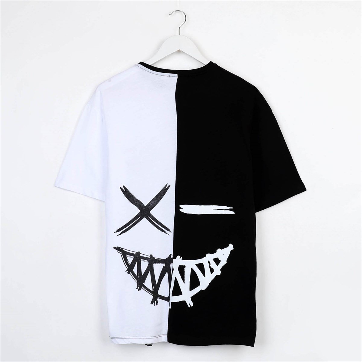 Siyah-Beyaz Sırt Baskılı Oversize Unisex T-shirt