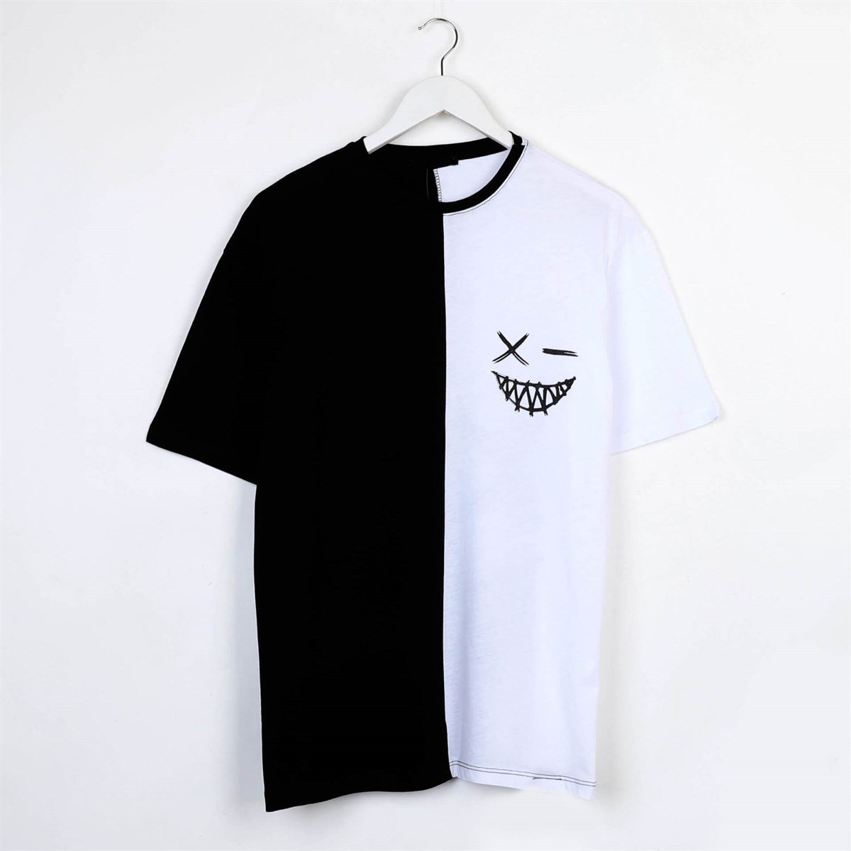 Siyah-Beyaz Sırt Baskılı Oversize Unisex T-shirt