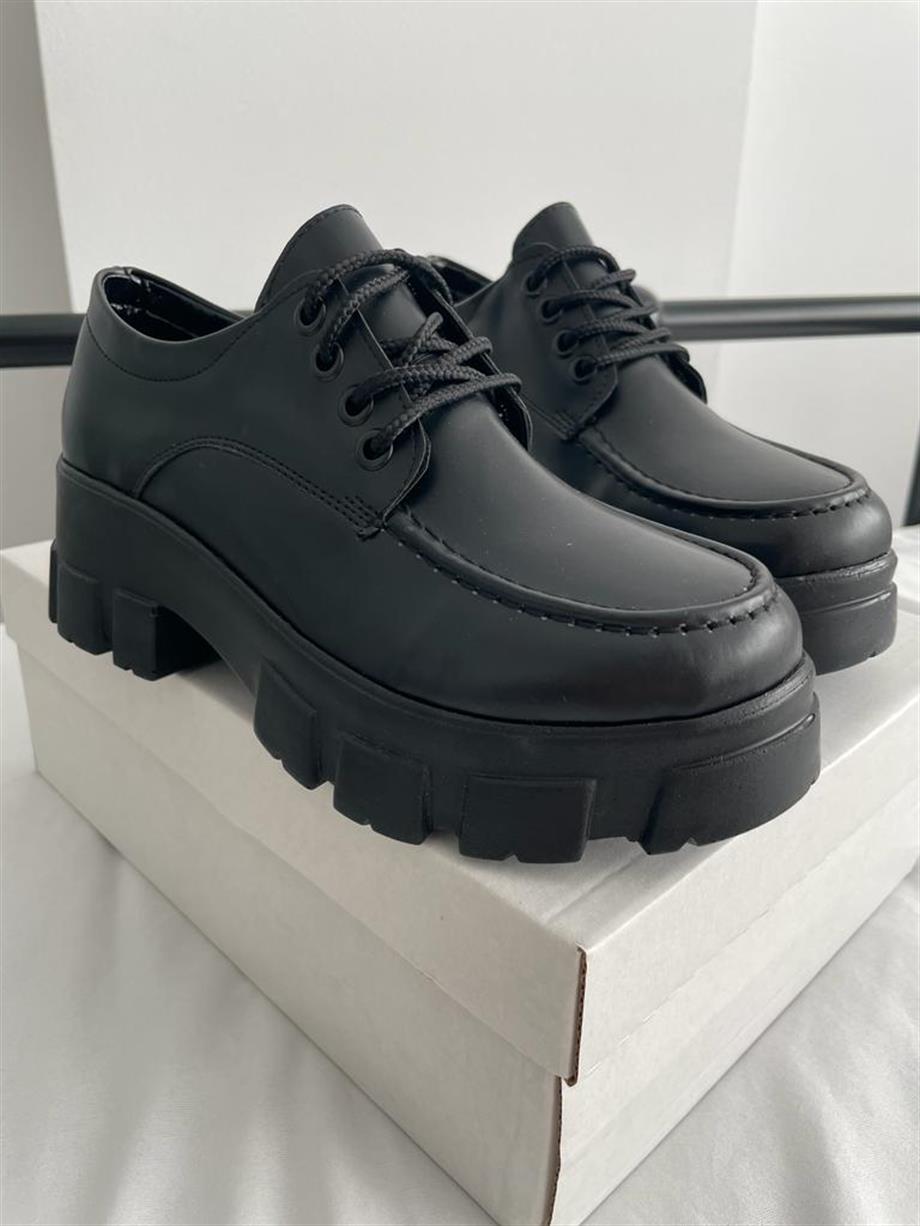 Siyah Kalın Tabanlı Oxford Ayakkabı