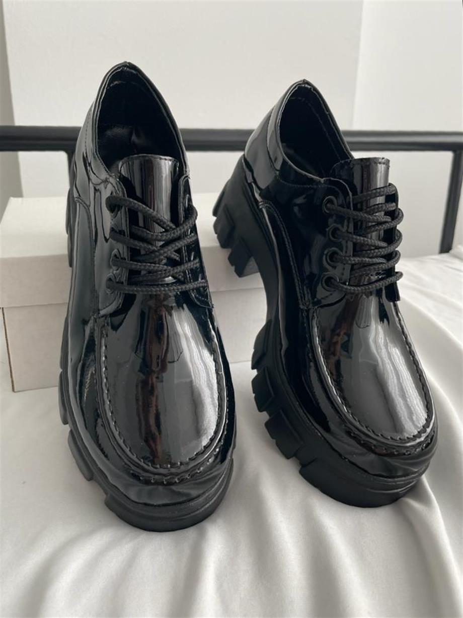 Siyah Kalın Tabanlı Oxford Rugan Ayakkabı