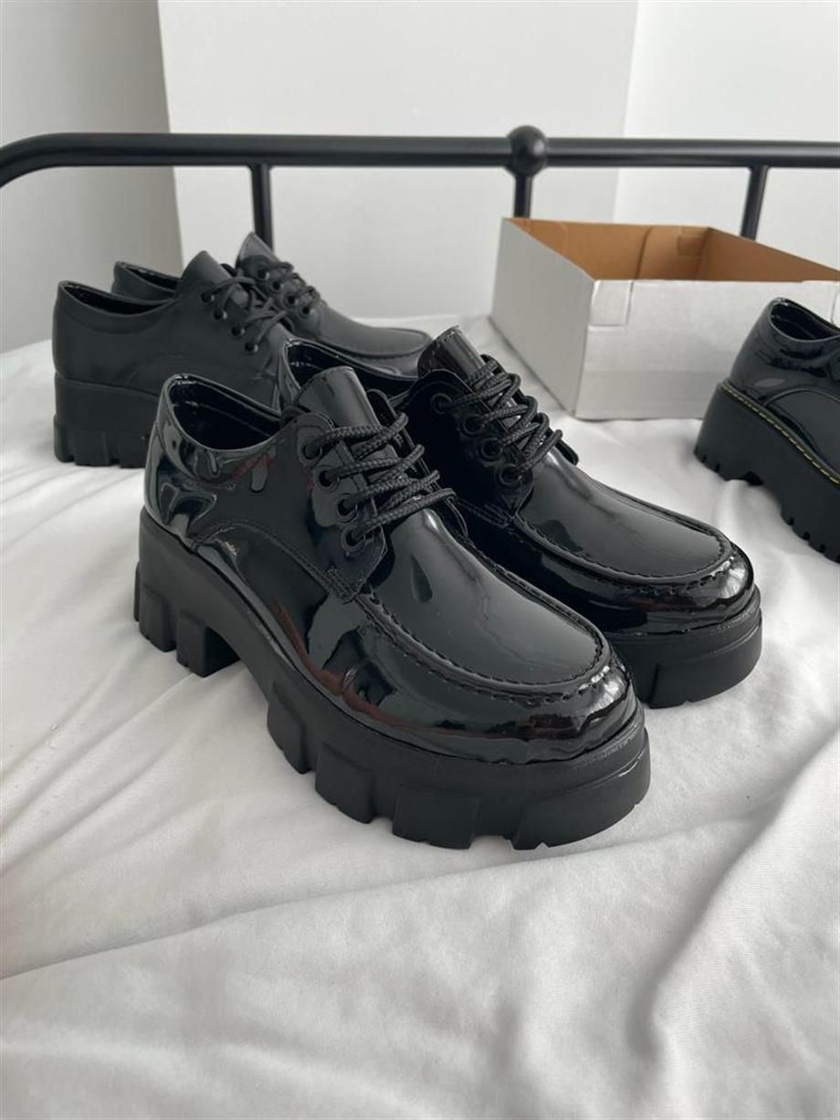 Siyah Kalın Tabanlı Oxford Rugan Ayakkabı