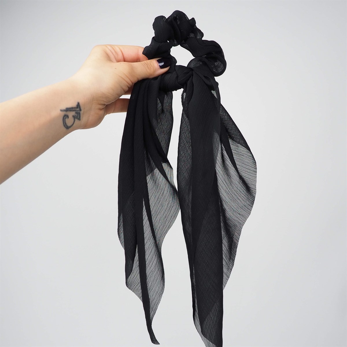 Siyah Renk Fularlı Lastik Toka