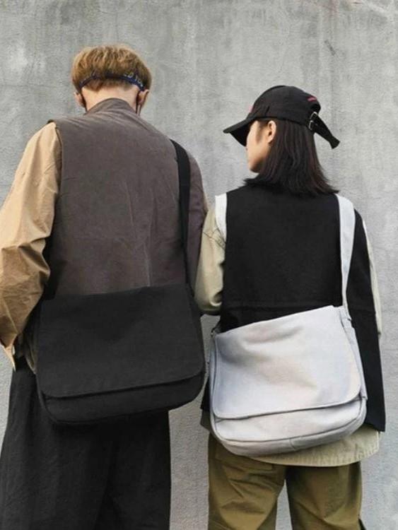 Siyah Unisex Postacı Çantası